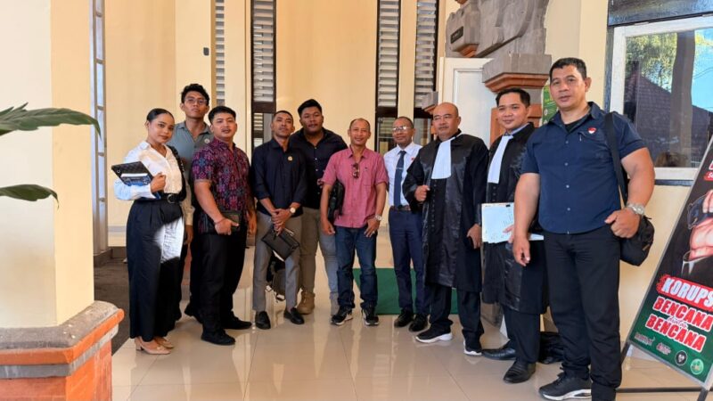 konsisten membela hak hukum terdakwa