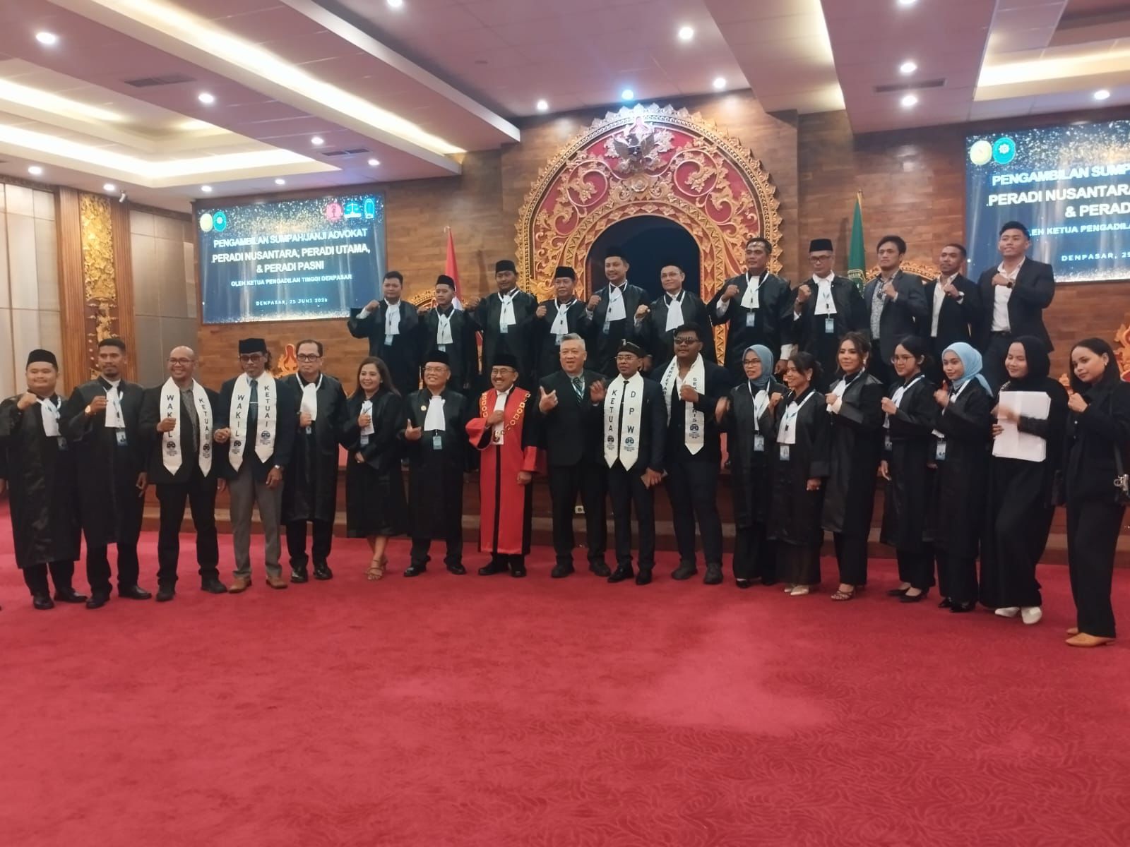 Lahirkan Penegak Hukum Baru, PERADI UTAMA Kukuhkan 18 Advokat di Pengadilan Tinggi Bali
