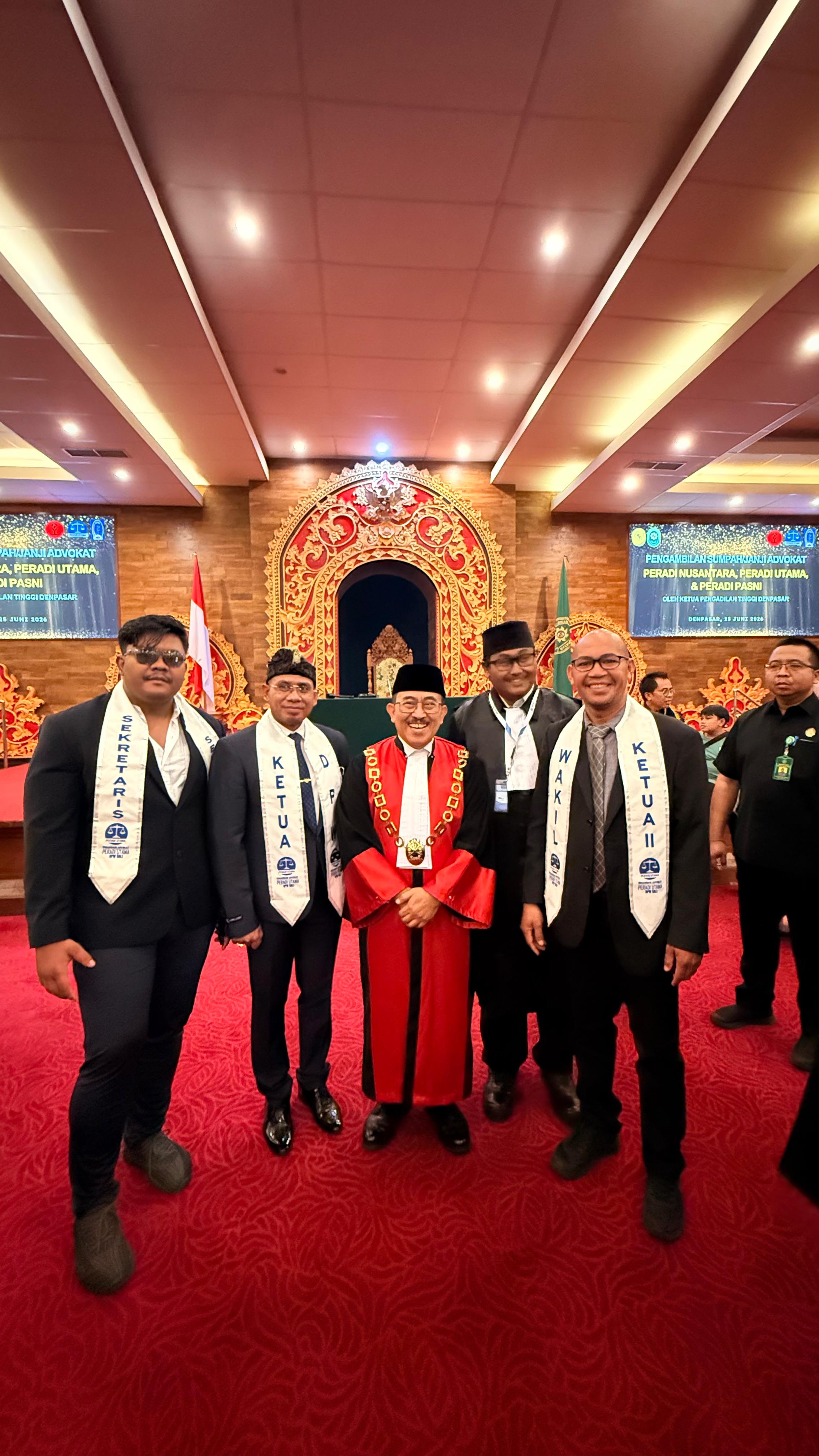 Peradi Utama Bali Sumpah Advokat Baru di Pengadilan Tinggi Denpasar